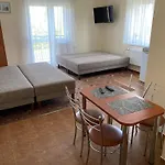 Quarto em Acomodações Particulares Delfin Goscinne *